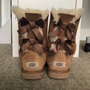 Chestnut Bailey Bow UGGS